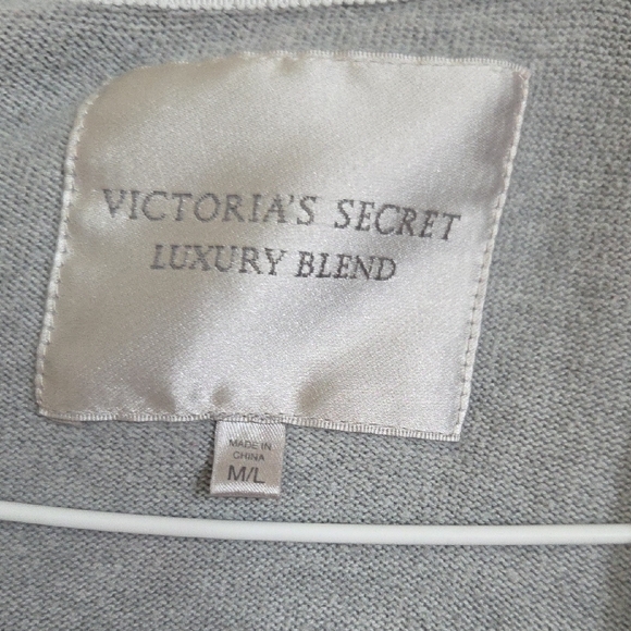 Cardigan - Picture 2 of 4